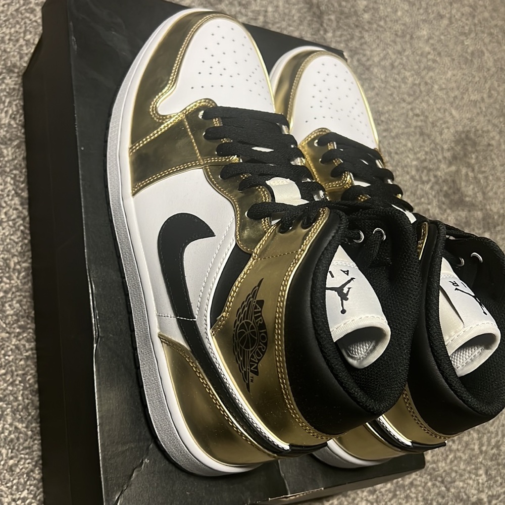JORDAN MID 1 NEW!!